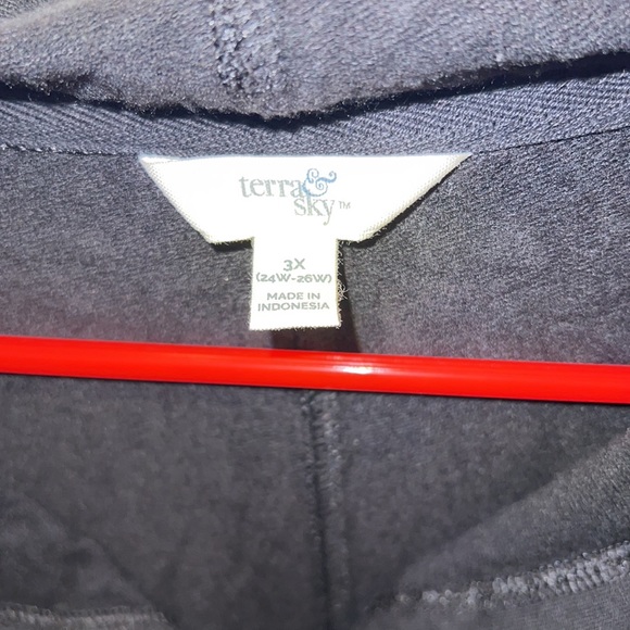 Black sweatshirt - Picture 3 of 3